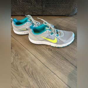 Nike Women Tennis Shoes…Size 8.5